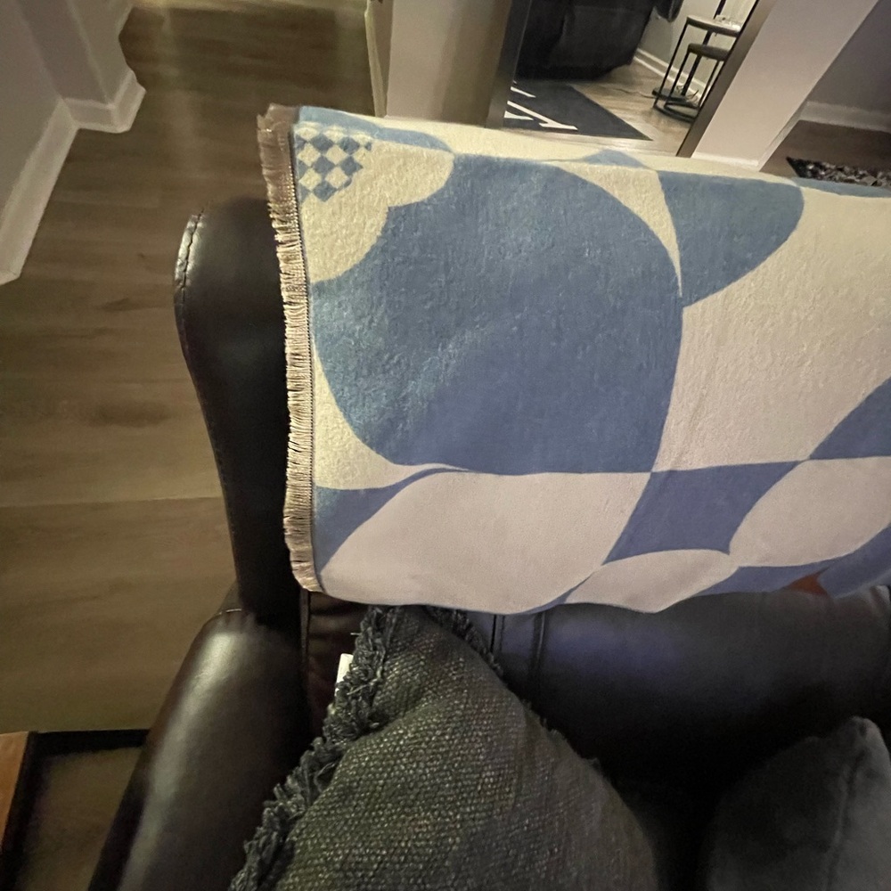 Geometric Patterned shawl - image 3